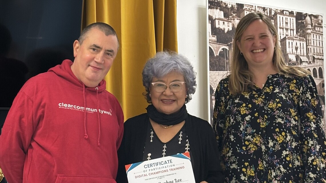 digital champion receiving certificate from kate and casper